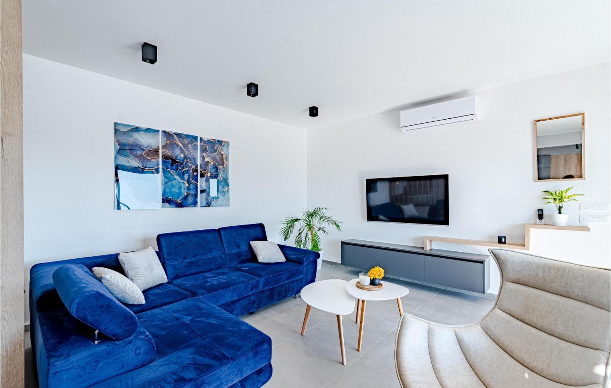 3 Bedroom Amazing Home In Blato Blato  Exterior photo